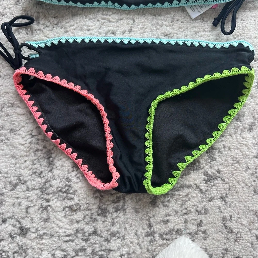 Gossip Girl black One-Shoulder Swim Set with Colorful Trim. Size 10